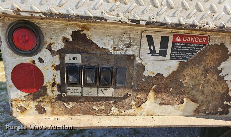 image for item NT9866 2008 Dodge Ram 5500HD  bucket truck