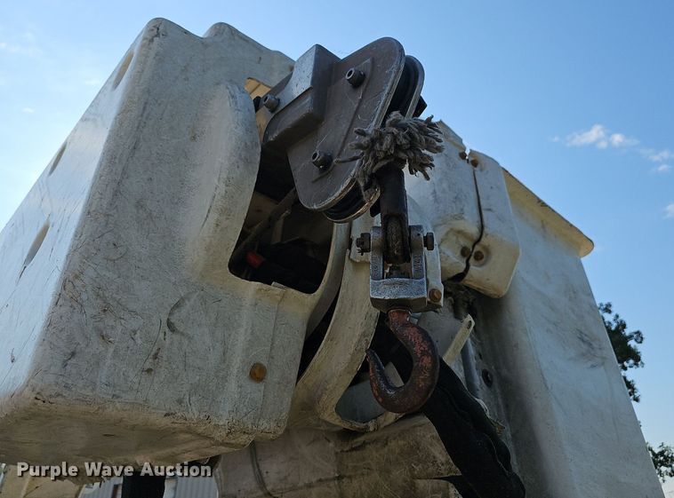 image for item NT9866 2008 Dodge Ram 5500HD  bucket truck