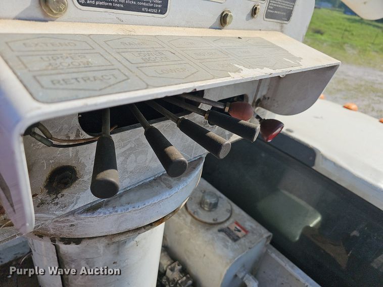 image for item NT9866 2008 Dodge Ram 5500HD  bucket truck