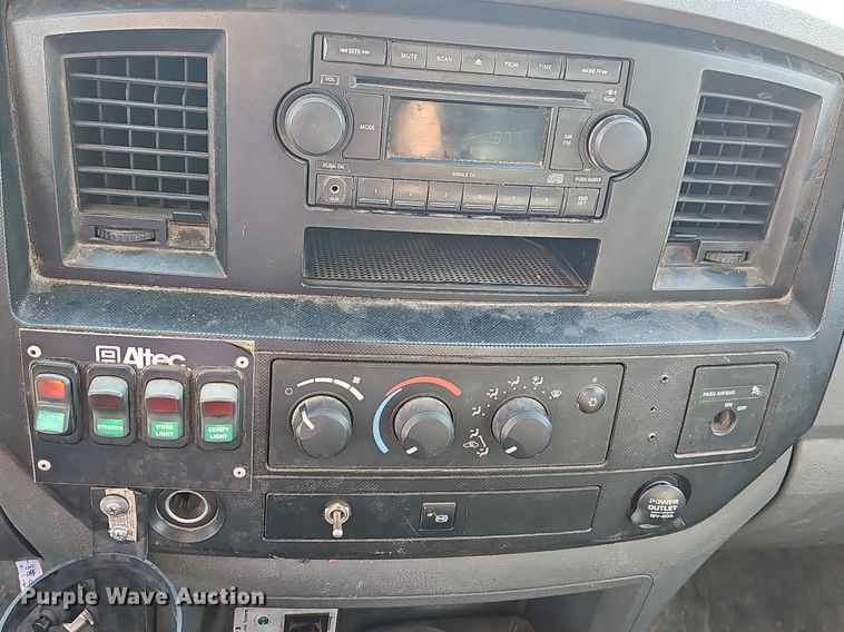 image for item NT9866 2008 Dodge Ram 5500HD  bucket truck