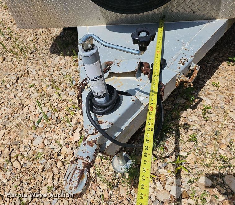 image for item NT9875 2001 W-W  enclosed cargo trailer