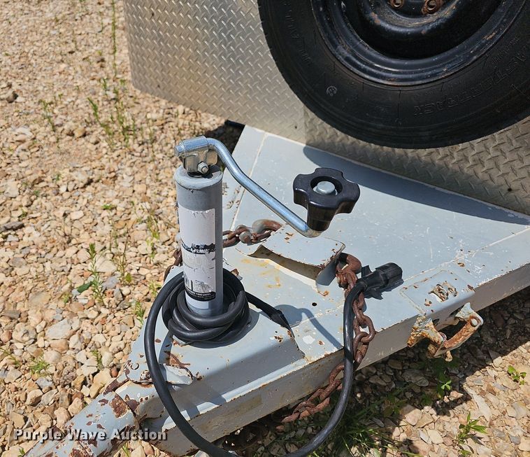 image for item NT9875 2001 W-W  enclosed cargo trailer