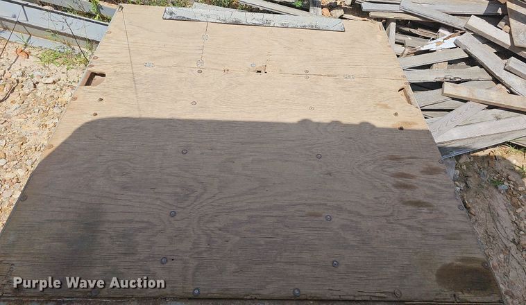 image for item NT9875 2001 W-W  enclosed cargo trailer