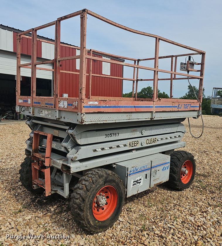image for item NT9883 Skyjack SJ7027  scissor lift