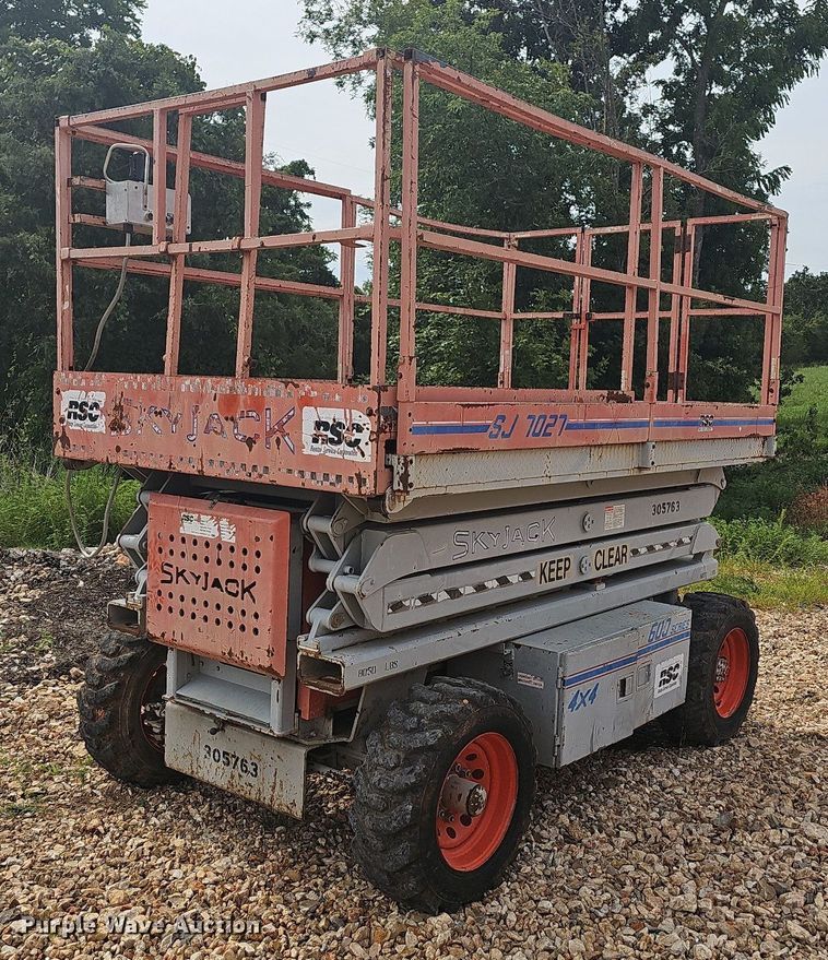 image for item NT9883 Skyjack SJ7027  scissor lift