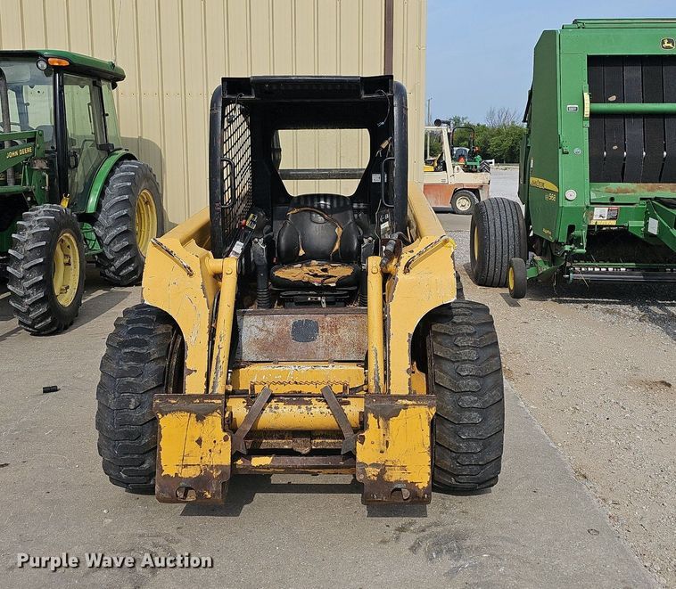 image for item NT9886 2006 John Deere 320  skid steer loader