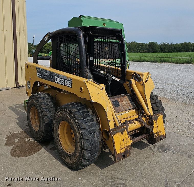 image for item NT9886 2006 John Deere 320  skid steer loader