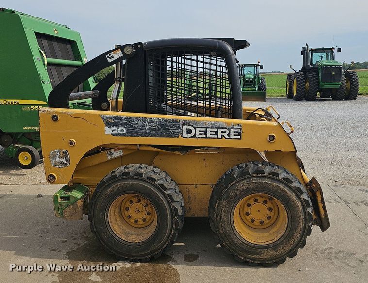 image for item NT9886 2006 John Deere 320  skid steer loader