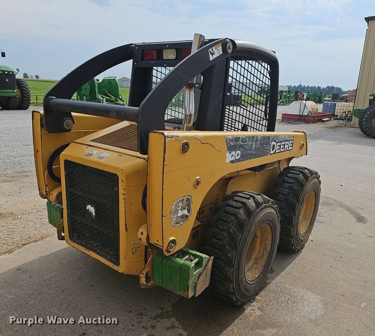 image for item NT9886 2006 John Deere 320  skid steer loader