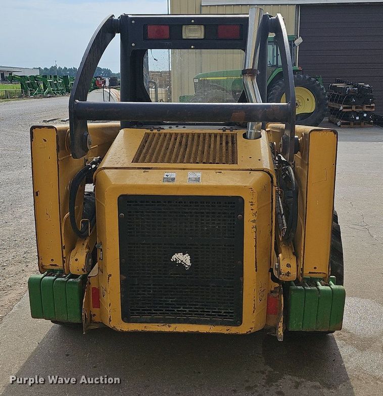 image for item NT9886 2006 John Deere 320  skid steer loader