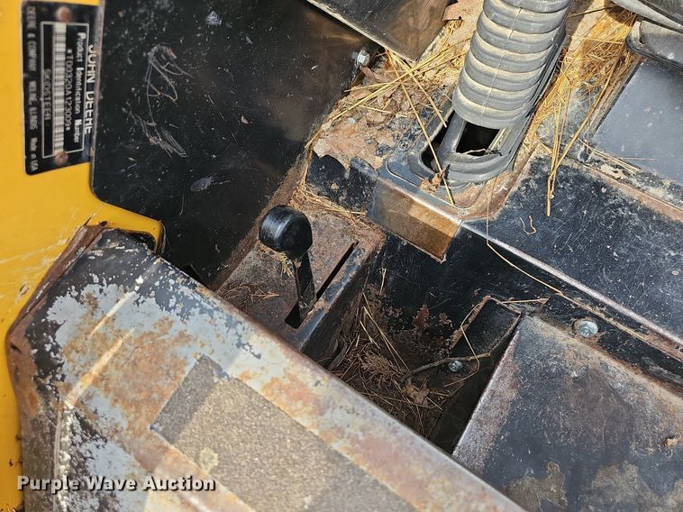 image for item NT9886 2006 John Deere 320  skid steer loader