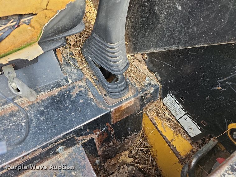 image for item NT9886 2006 John Deere 320  skid steer loader