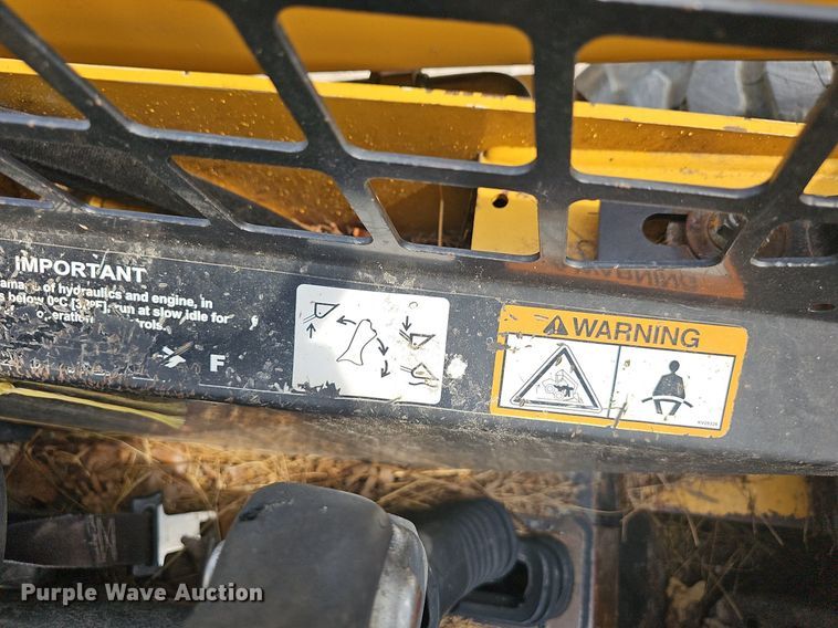 image for item NT9886 2006 John Deere 320  skid steer loader