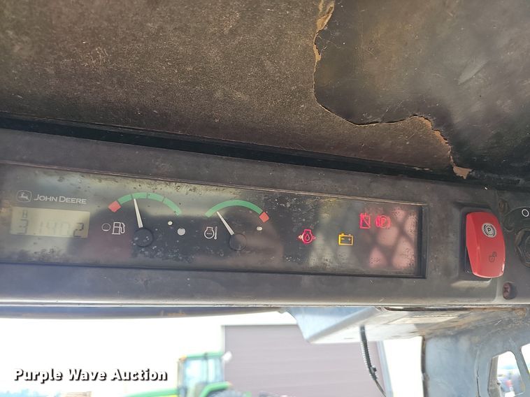 image for item NT9886 2006 John Deere 320  skid steer loader