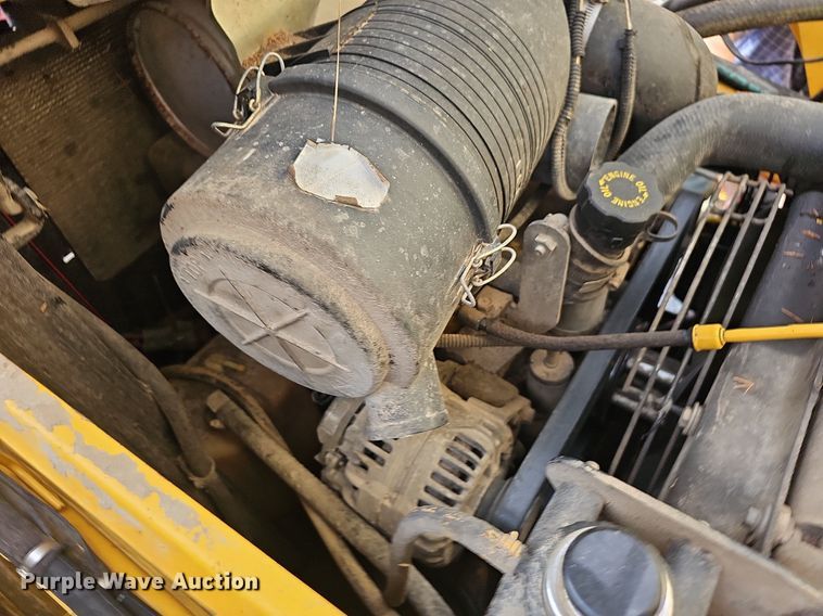 image for item NT9886 2006 John Deere 320  skid steer loader