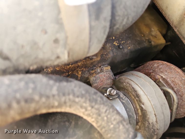 image for item NT9886 2006 John Deere 320  skid steer loader