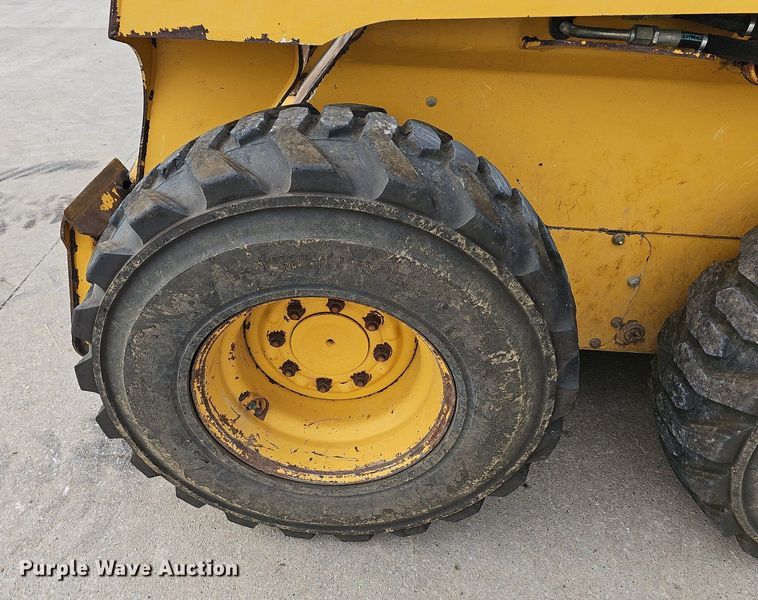 image for item NT9886 2006 John Deere 320  skid steer loader