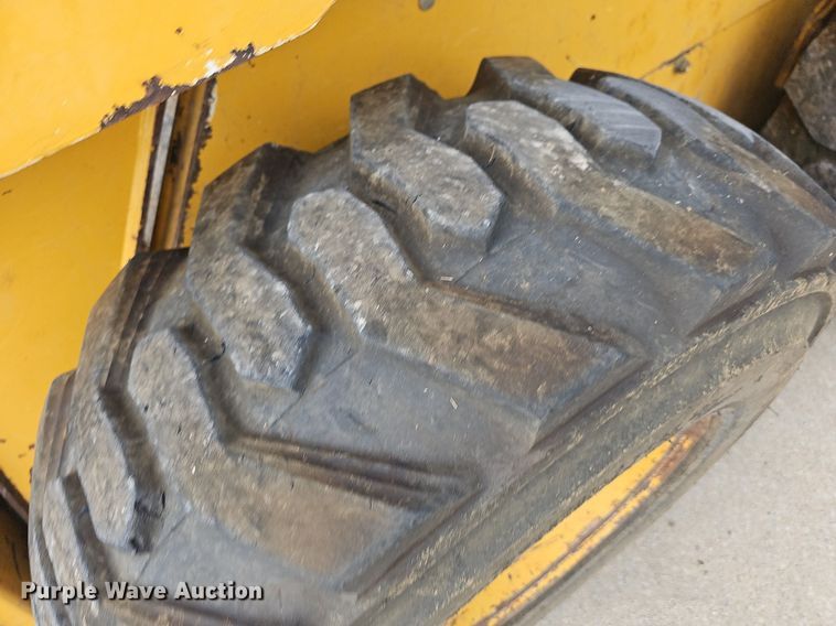 image for item NT9886 2006 John Deere 320  skid steer loader