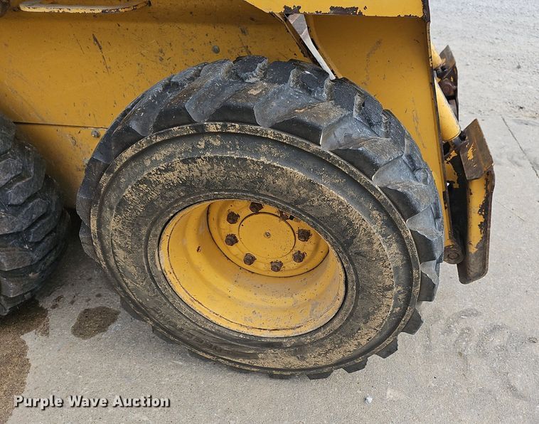 image for item NT9886 2006 John Deere 320  skid steer loader