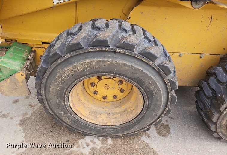 image for item NT9886 2006 John Deere 320  skid steer loader