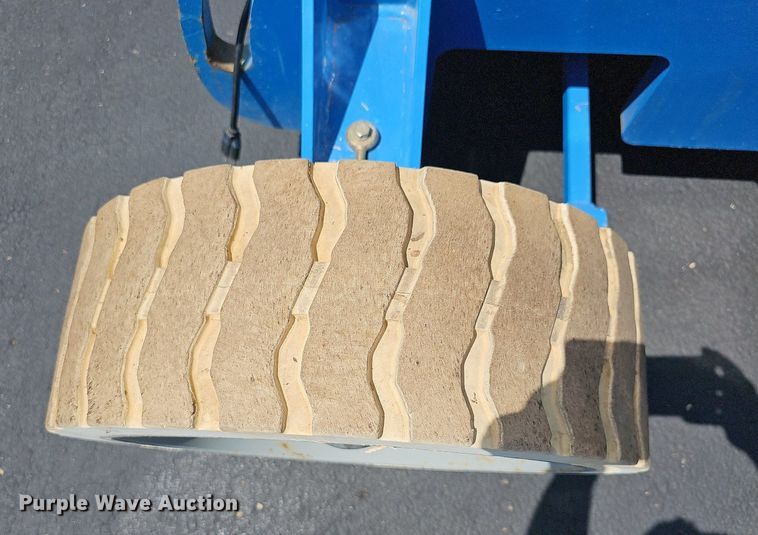 image for item NU9132 2013 Genie Z34/22N  boom lift