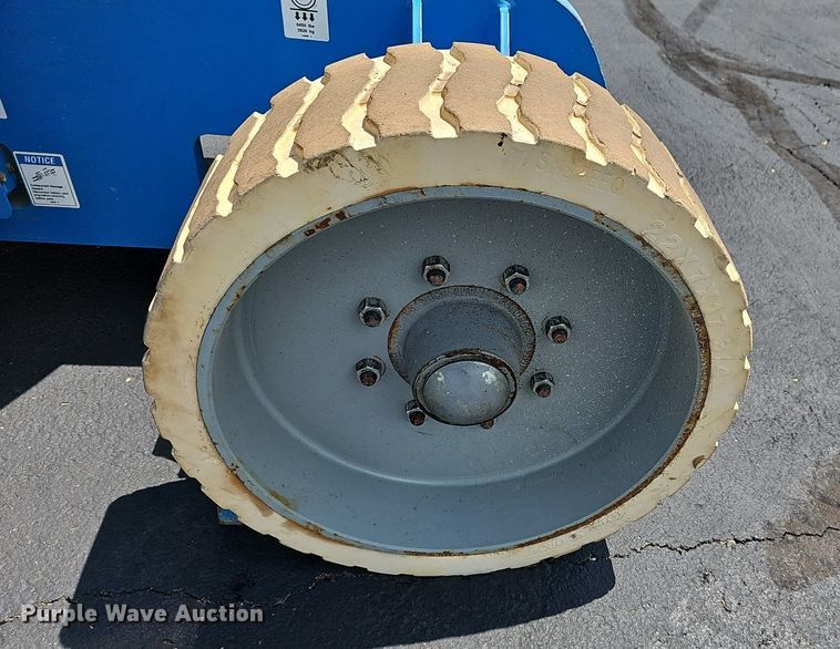 image for item NU9132 2013 Genie Z34/22N  boom lift