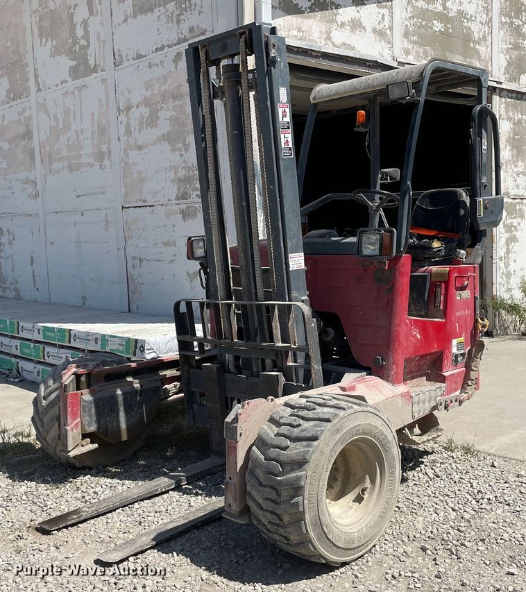 image for item NY9552 2013 Moffett M55  forklift