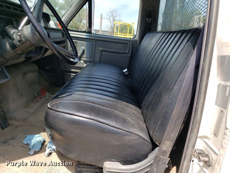 image for item OB9733 1995 Ford F800  dump flatbed truck