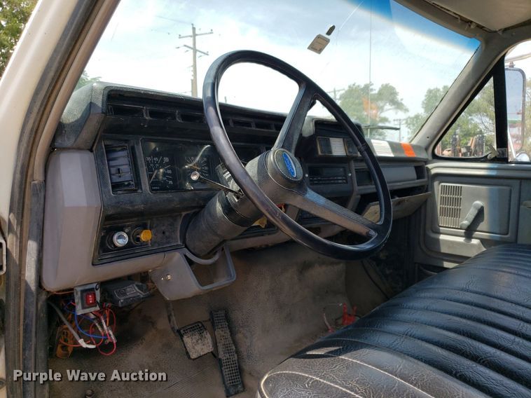 image for item OB9733 1995 Ford F800  dump flatbed truck