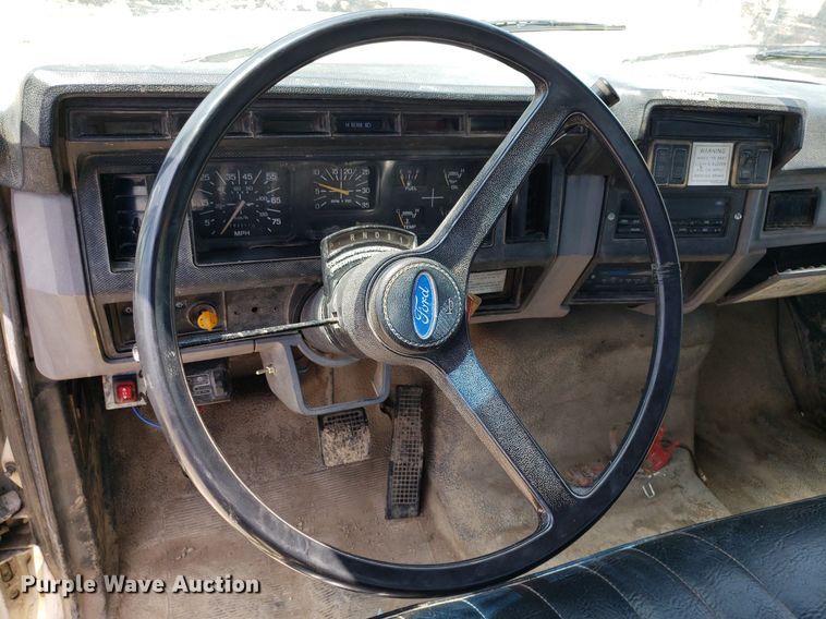 image for item OB9733 1995 Ford F800  dump flatbed truck