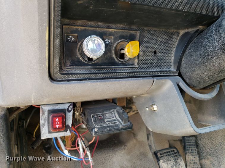 image for item OB9733 1995 Ford F800  dump flatbed truck