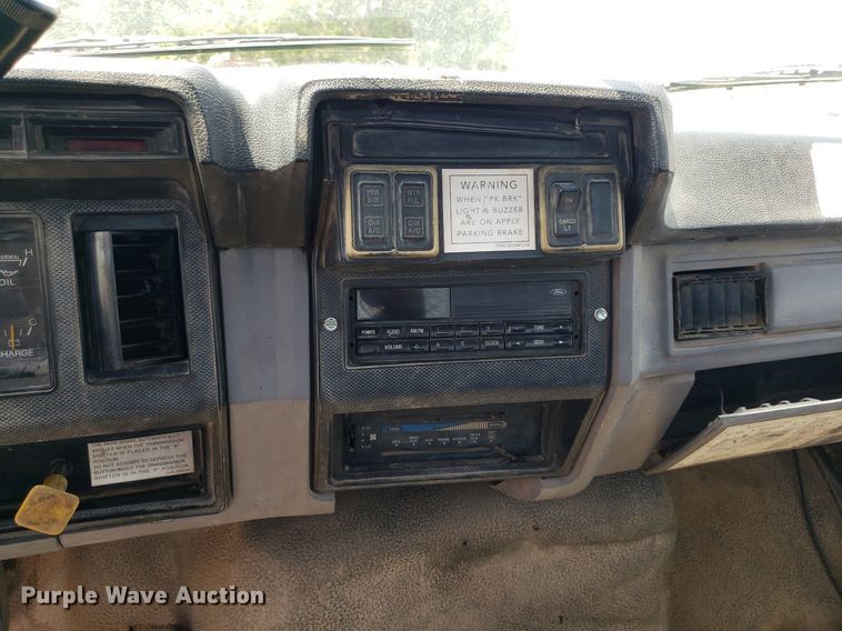 image for item OB9733 1995 Ford F800  dump flatbed truck