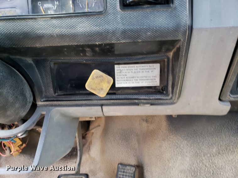 image for item OB9733 1995 Ford F800  dump flatbed truck