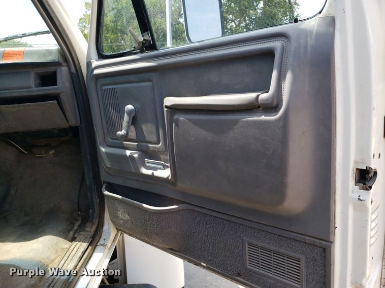 image for item OB9733 1995 Ford F800  dump flatbed truck