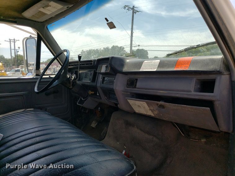 image for item OB9733 1995 Ford F800  dump flatbed truck