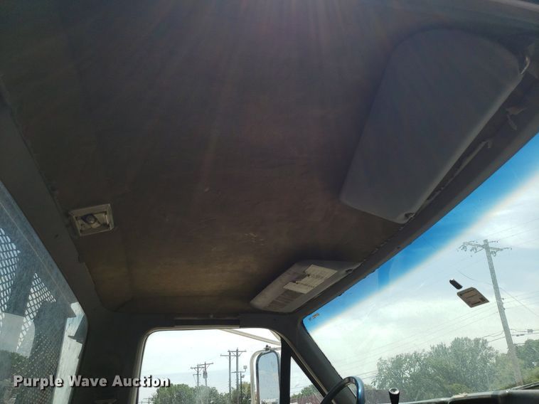 image for item OB9733 1995 Ford F800  dump flatbed truck