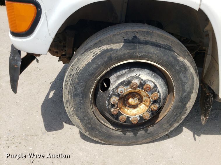 image for item OB9733 1995 Ford F800  dump flatbed truck