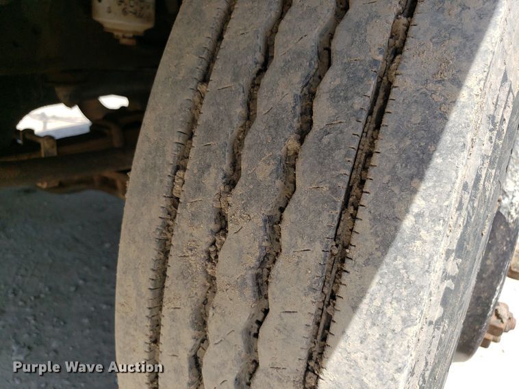 image for item OB9733 1995 Ford F800  dump flatbed truck