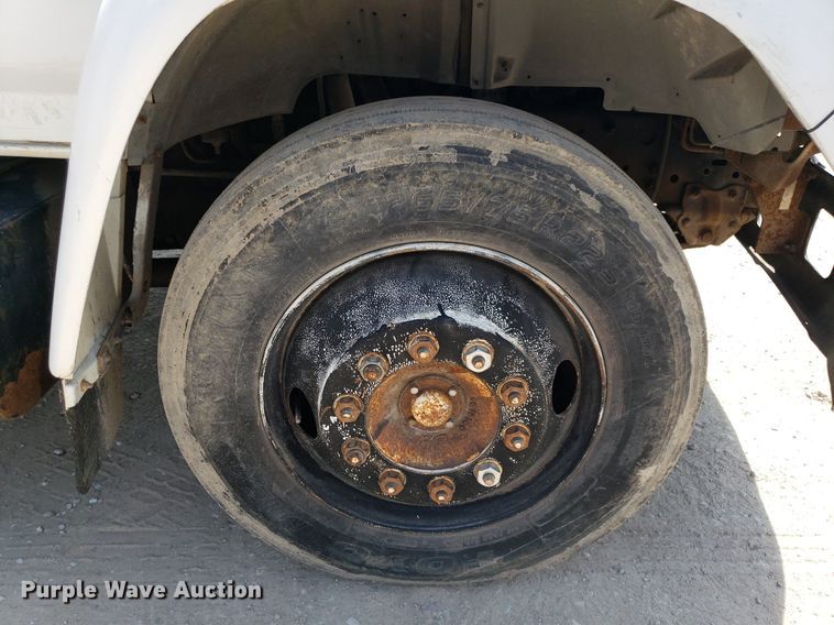 image for item OB9733 1995 Ford F800  dump flatbed truck