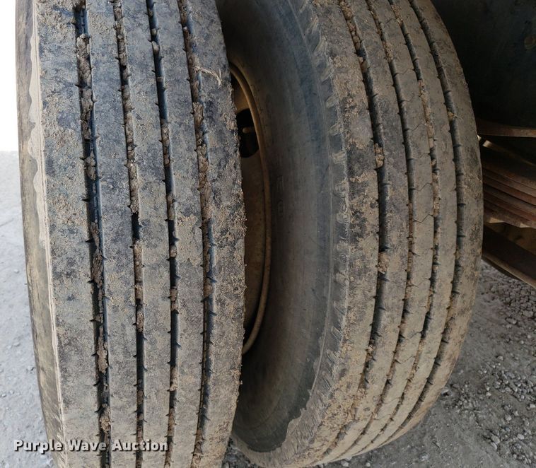 image for item OB9733 1995 Ford F800  dump flatbed truck