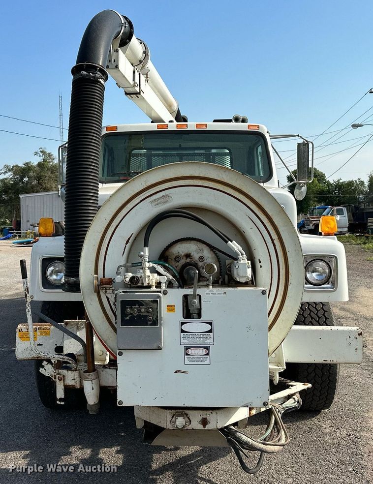 image for item OC9075 1996 International 2554  sewer jetter truck