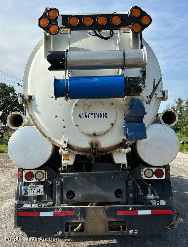 image for item OC9075 1996 International 2554  sewer jetter truck