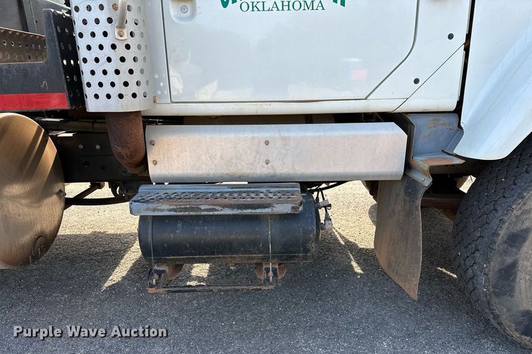 image for item OC9075 1996 International 2554  sewer jetter truck