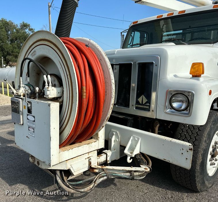 image for item OC9075 1996 International 2554  sewer jetter truck