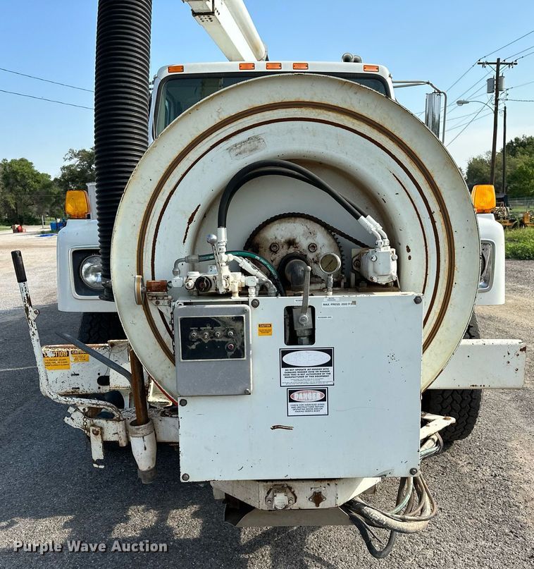 image for item OC9075 1996 International 2554  sewer jetter truck