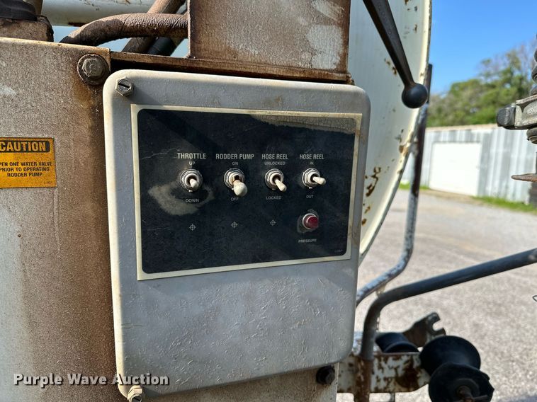 image for item OC9075 1996 International 2554  sewer jetter truck