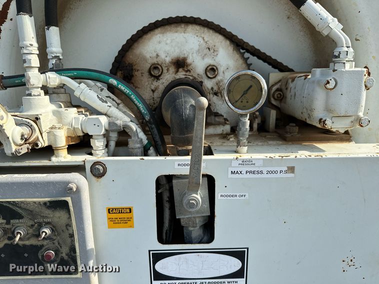 image for item OC9075 1996 International 2554  sewer jetter truck
