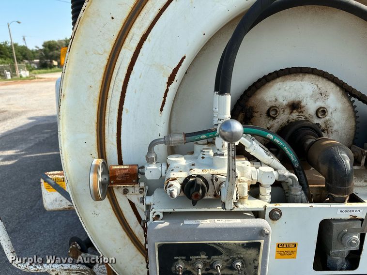 image for item OC9075 1996 International 2554  sewer jetter truck