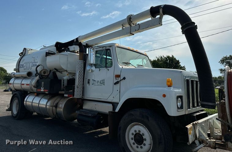 image for item OC9075 1996 International 2554  sewer jetter truck
