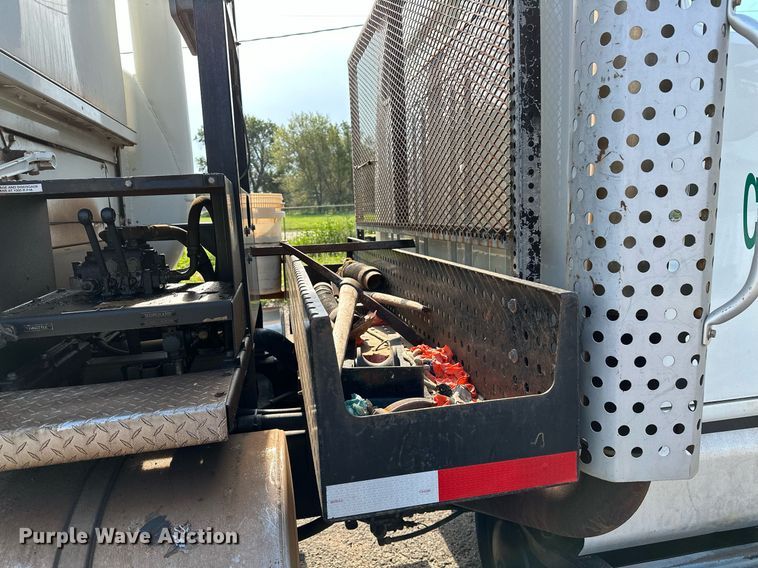 image for item OC9075 1996 International 2554  sewer jetter truck